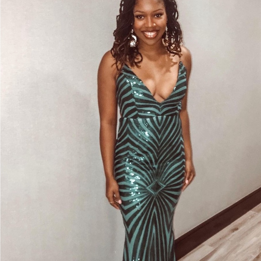 Green Sequin Plunge Sleeveless Bodycon Gown for Prom